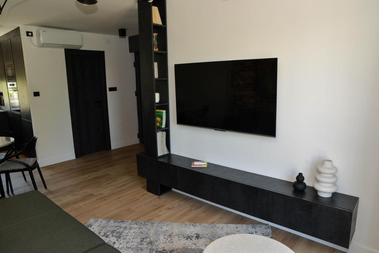 Black Apartmán
