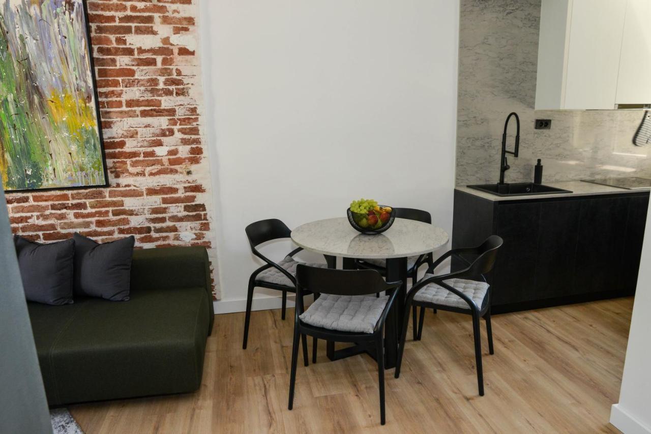 Black Apartmán